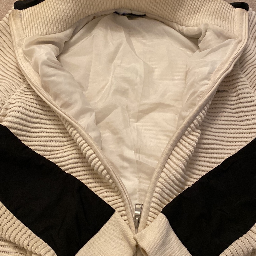 Sweater/Jacket - Picture 4 of 4